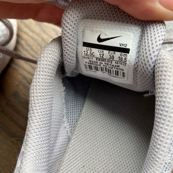 Unisex Nike’s - Picture 7 of 9